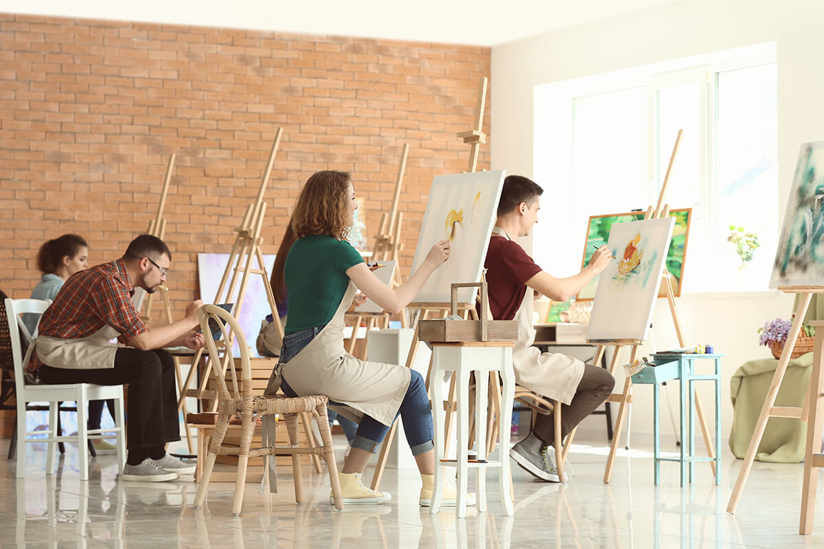 Assess the class environment and facilities to choose the best art classes in Etobicoke